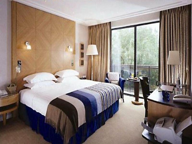 Bristol Hotel - Frankfurt City - Central Station Франкфурт на Майн Екстериор снимка