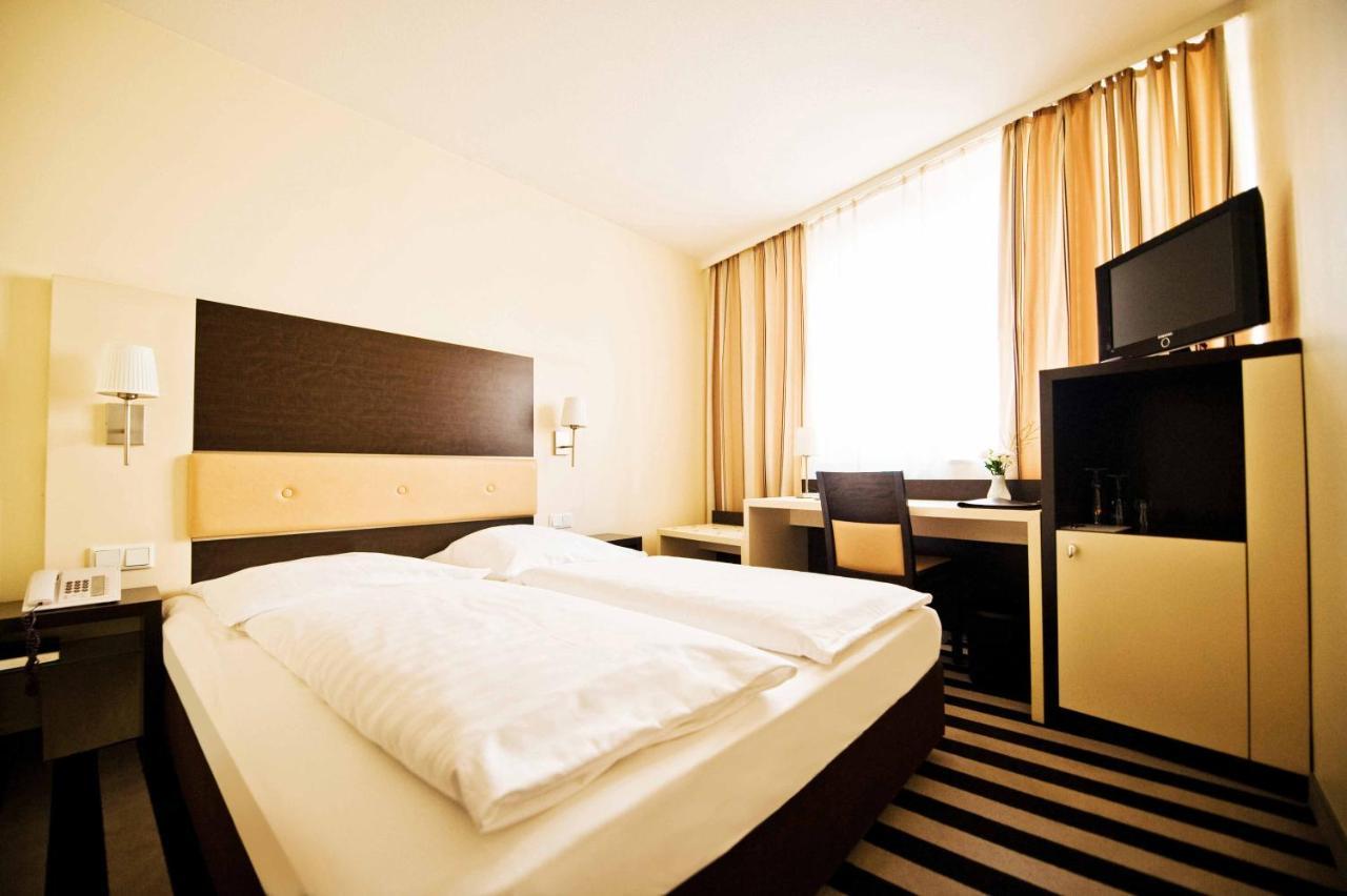 Bristol Hotel - Frankfurt City - Central Station Франкфурт на Майн Екстериор снимка