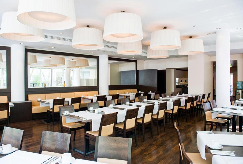 Bristol Hotel - Frankfurt City - Central Station Франкфурт на Майн Екстериор снимка