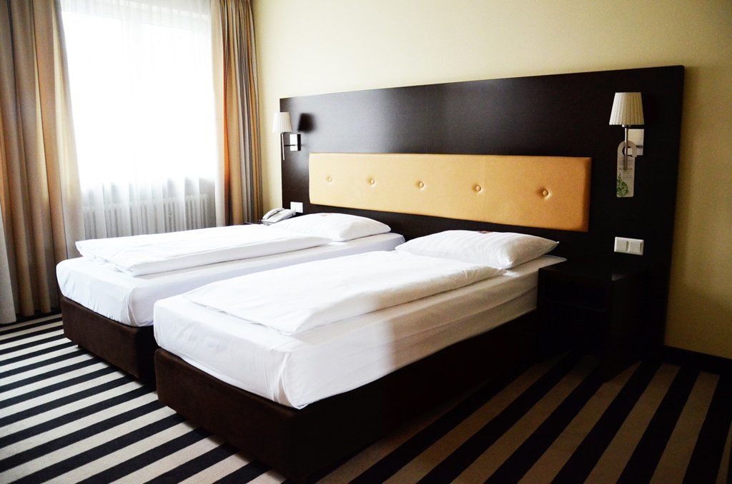 Bristol Hotel - Frankfurt City - Central Station Франкфурт на Майн Екстериор снимка