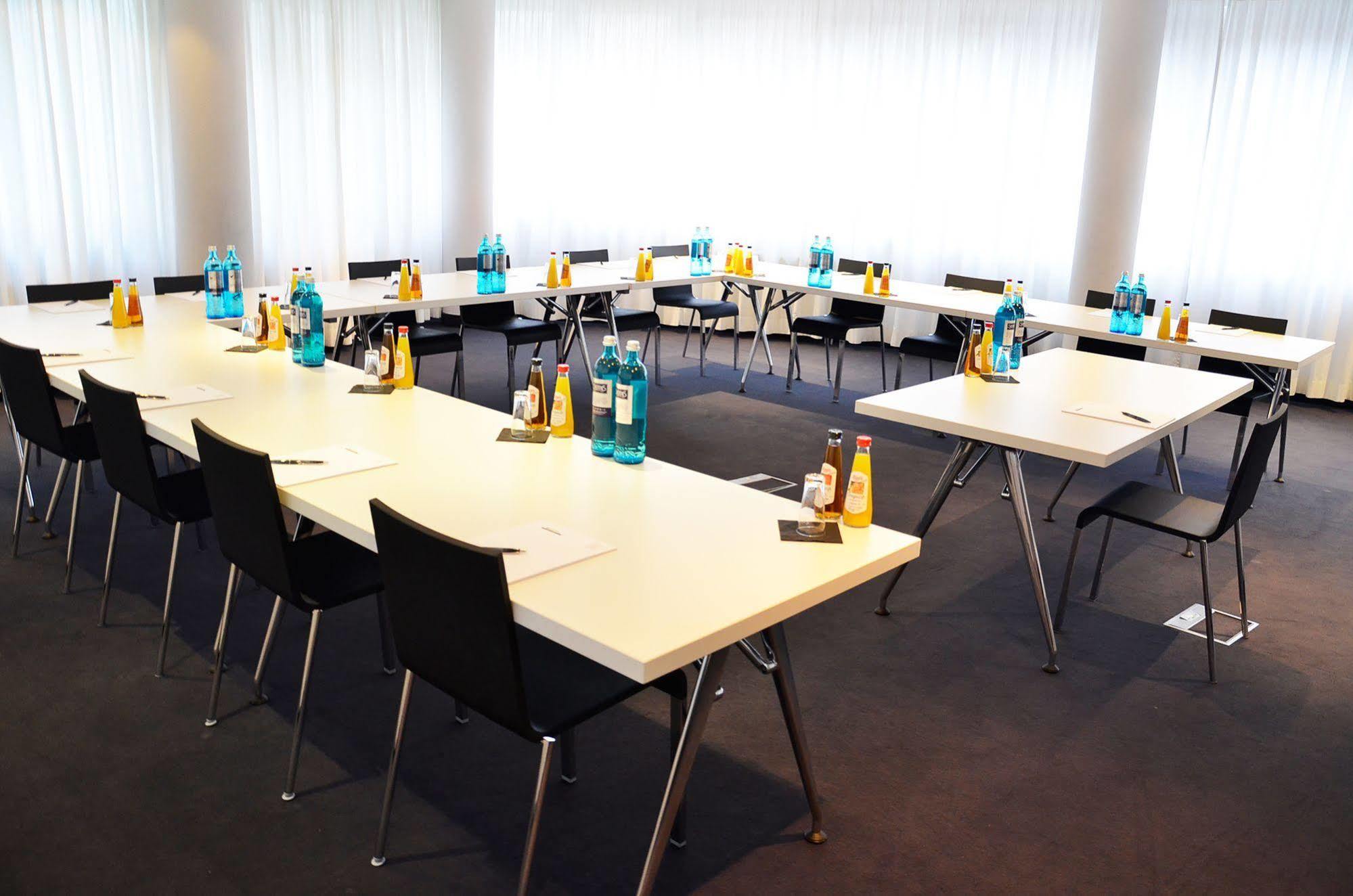 Bristol Hotel - Frankfurt City - Central Station Франкфурт на Майн Екстериор снимка